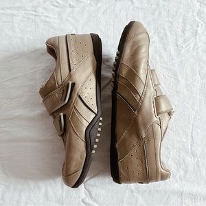 || Reebok || Vintage Metallic Sneaker